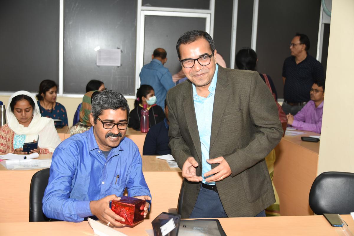 Workshop on Managing Research Data - Practice and Prospects