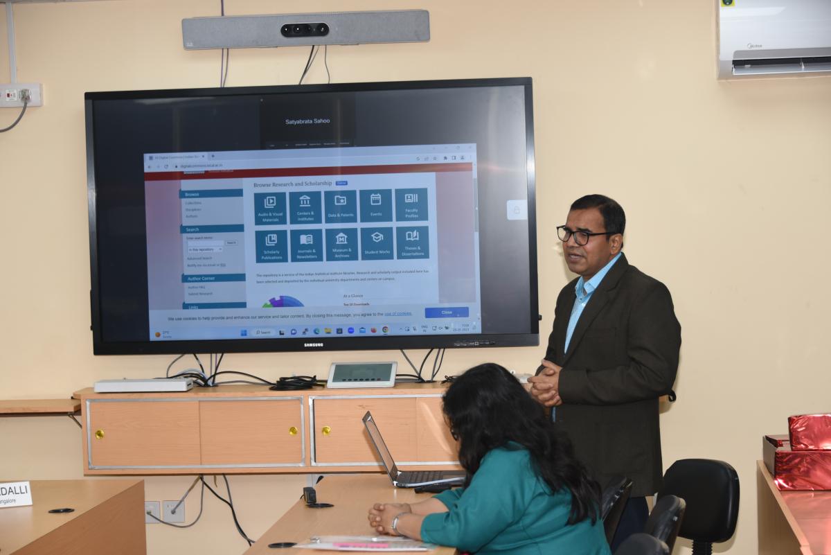 Workshop on Managing Research Data - Practice and Prospects