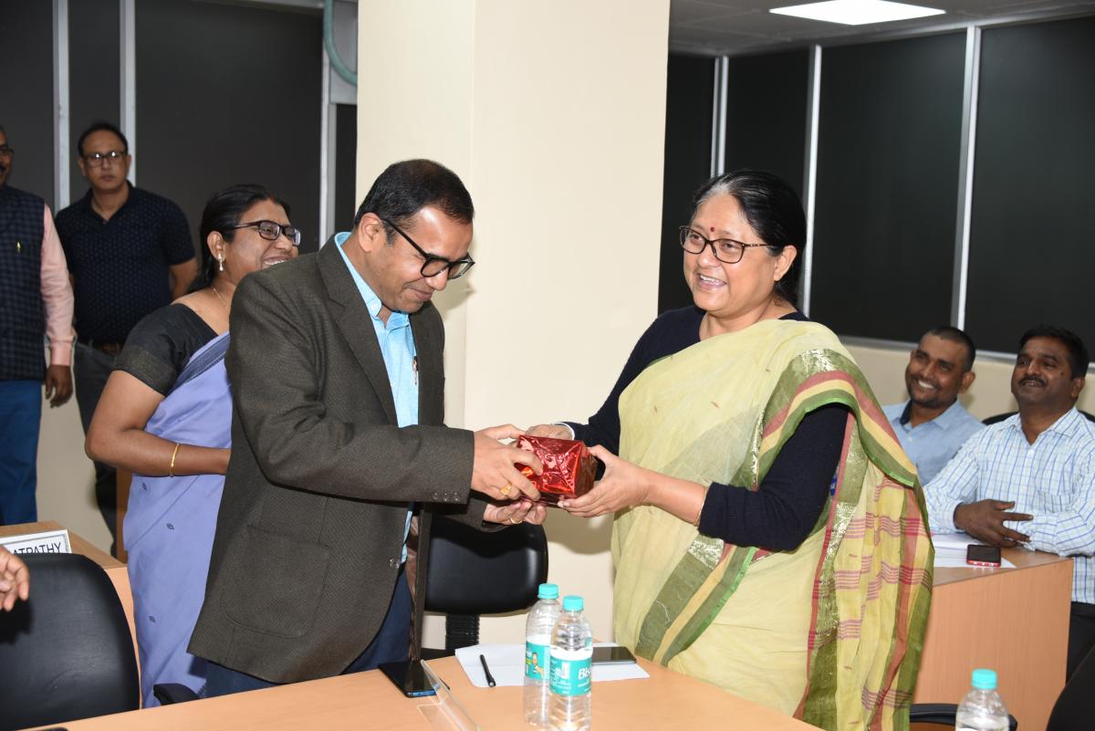Workshop on Managing Research Data - Practice and Prospects